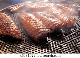 מנגל, צלעות, בשר צלוה, עשן, ערפל, צלה