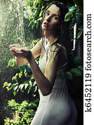 mulher jovem, em, um, floresta amazônica