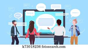 leute, laptop benutzend, edv, bote, anwendung, unterhaltung, blase, kommunikation, begriff, hintere ansicht, männer, frauen, plaudern, online, vortrag halten, gespräch, horizontaler, porträt