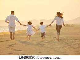 glad, ung familie, ha moro, på, strand, ved, solnedgang