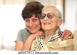 mulher feliz, com, idoso, mãe