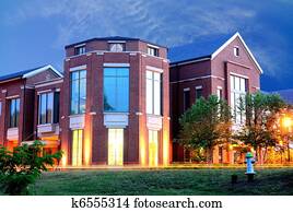 אוניברסיטה, בנין