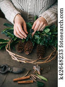 Making christmas wreath Making christmas wreath