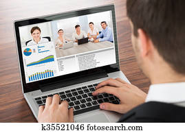 geschäftsmann, video conferencing, auf, laptop