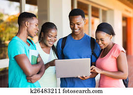 grupo, de, africano, universidade, estudantes, usando computador portátil