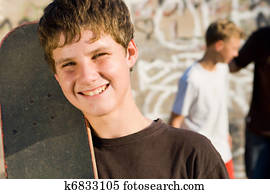 menino adolescente, com, skateboard