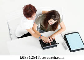 mãe, ajudando, filha, estudar, pc