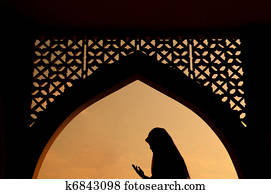 silhoutte, de, muçulmano, mulher rezando