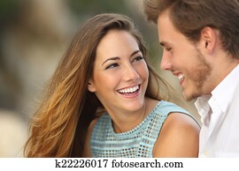 divertido, pareja, reír, con, un, blanco, perfecto, sonrisa