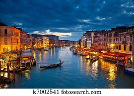 canal grandioso, à noite, veneza