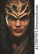 mulher jovem, com, aranha, arte corpo, e, máscara