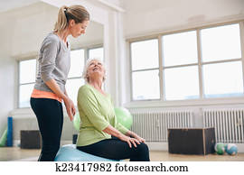 femininas, treinador, ajudar, mulher sênior, exercitar