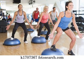 instrutor, levando, classe exercício, em, ginásio