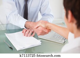 büroangestellte, haben, a, händeschütteln