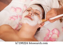 נשים צעירות, להעשות, מסכה פרצופית