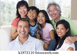 forlenget familie, inn, levende rom, smiling