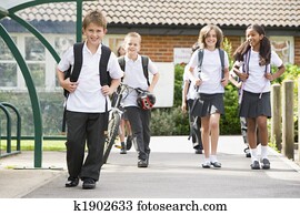 junior tanít, gyerekek, kilépő, izbogis