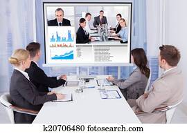 geschäftsmenschen, in, videokonferenz, tisch