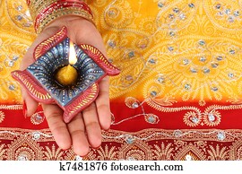 feito à mão, Diwali, Diya, lâmpada, em, mão