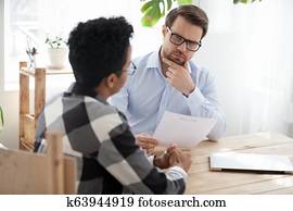 misstänkt, manlig, arbetsgivare, tvivel, om, svart, sökande, candidature