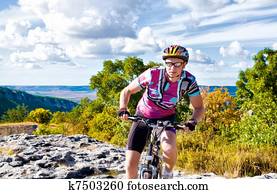 άντραs, με, hismuontain-bike