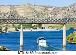 estrada ferro, viaduct, e, navio cruzeiro, em, pocinho, douro, vale, portugal estrada ferro, viaduct, e, navio cruzeiro, em, pocinho, douro, vale, portugal