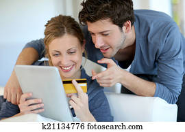 pareja joven, en casa, compra, en, internet