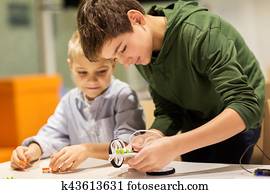 feliz, crianças, predios, robôs, em, robótica, escola