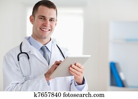 微笑, 医生, 带, 他的, 牌子