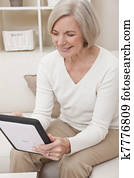 有吸引力, 高级妇女, 使用, a, 牌子, 计算机