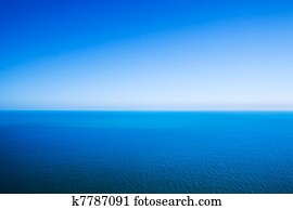 אידילי, תקציר, רקע, -, קו של אופק, בין, דממה, ים, ו, ברור, שמיים כחולים