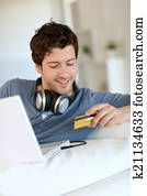 joven, compra, música, en, internet, con, tableta