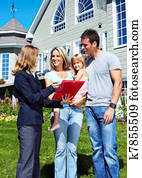 familia feliz, cerca, nuevo, house.