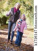 nonna, e, nipote, camminare, su, percorso, fuori, sorridente, (selective, focus)