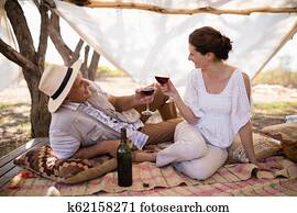 זוג שמח, להלל, יין, ב, קוטג~