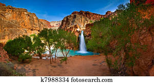 האואסא נופל