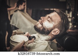 cliente, durante, barba, raspar, em, loja barbeiro