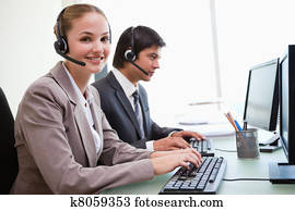 sorridente, lavoratori ufficio, usando, computer