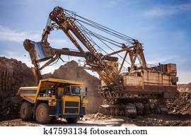 escavador, carregando, caminhão basculante