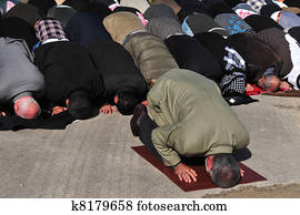 מוסלמים, התפלל