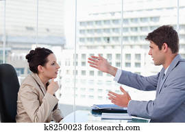 認真的商務, 隊, 談判