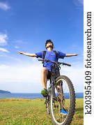 close-up man sitting on a  mountain bike and open arms to relax