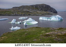 icebergs below Brimstone Head