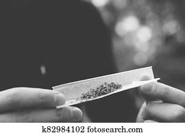 konope, prirodzený stav, bud., ten, kanvica, lístie, prostredníctvom, buds., marihuana, mariška, púčik, a, grinder., sativa, thc, cbd.