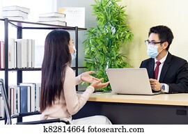 Business advisor advise customer about investment