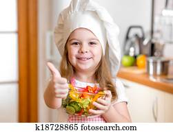 unge, flicka, med, frisk mat, och, visande, tumme uppe