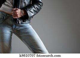 Jonge vrouw, vervelend, leren broek, en, lang, mouwen Stock Jonge vrouw, vervelend, leren broek, en, lang, mouwen Stock