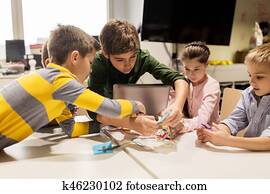 crianças, com, invenção, equipamento, em, robótica, escola