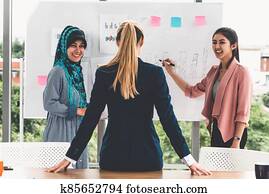 multikulturell, arbeitende, gesellschaft, in, gemeinschaftsarbeit, meeting.