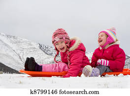 dois, rir, crianças, sledding